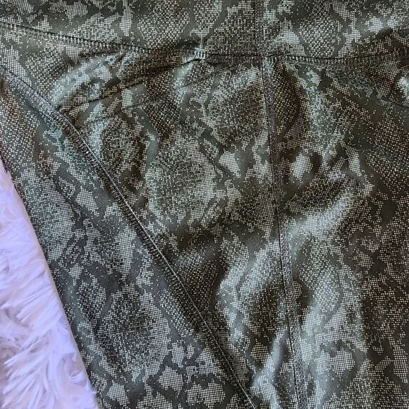 All in Motion High-Rise Leggings - Picture 9 of 9